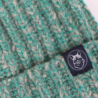 close up of the knit detail