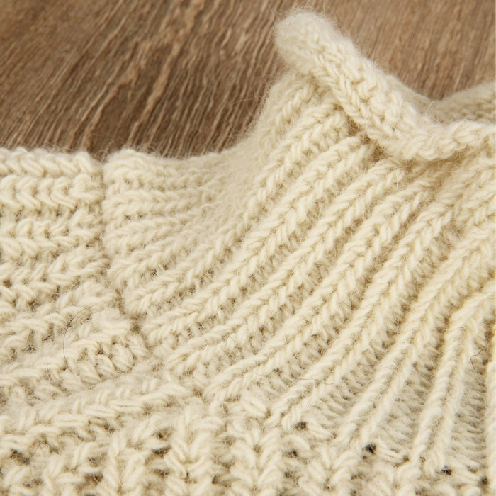 close up of the neck detail