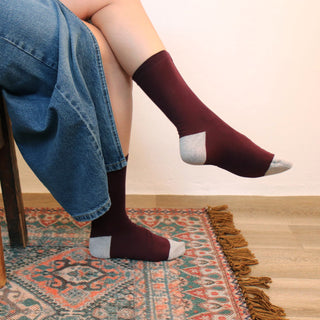 woman wearing wine cotton socks 