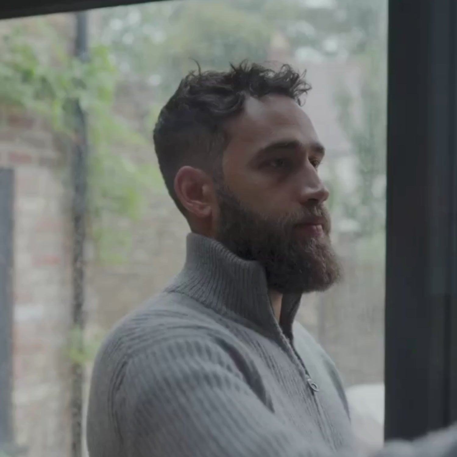 video of person putting on the men's cashmere cable beanie hat.